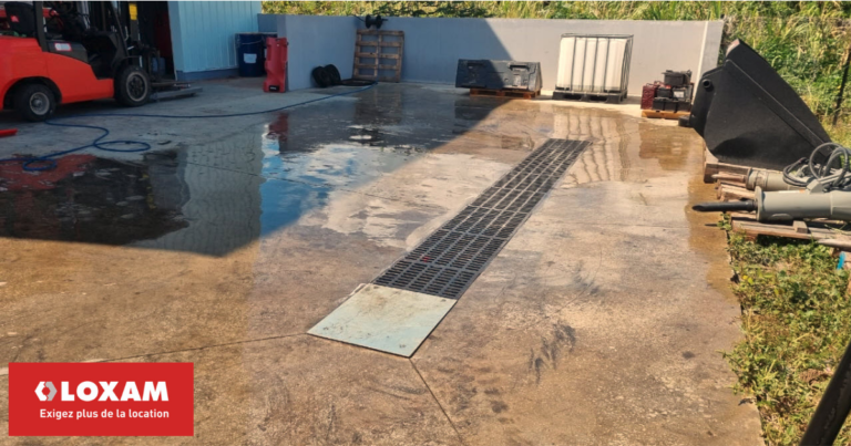 Une aire spécialisée pour le lavage des engins chez LOXAM Rental Réunion.
